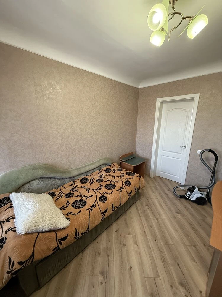 Продам 3 кімнатну квартиру з індивідуальним газовим опалення