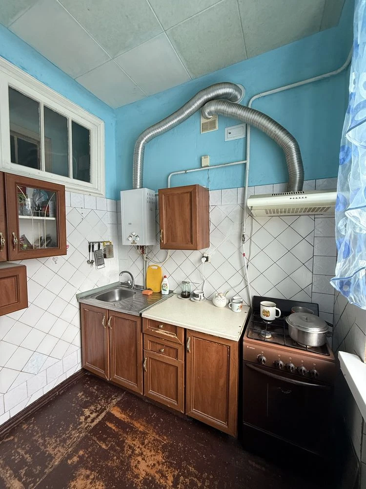 Продам велику 3 кімнатну квартиру з газовим опаленням Перемо