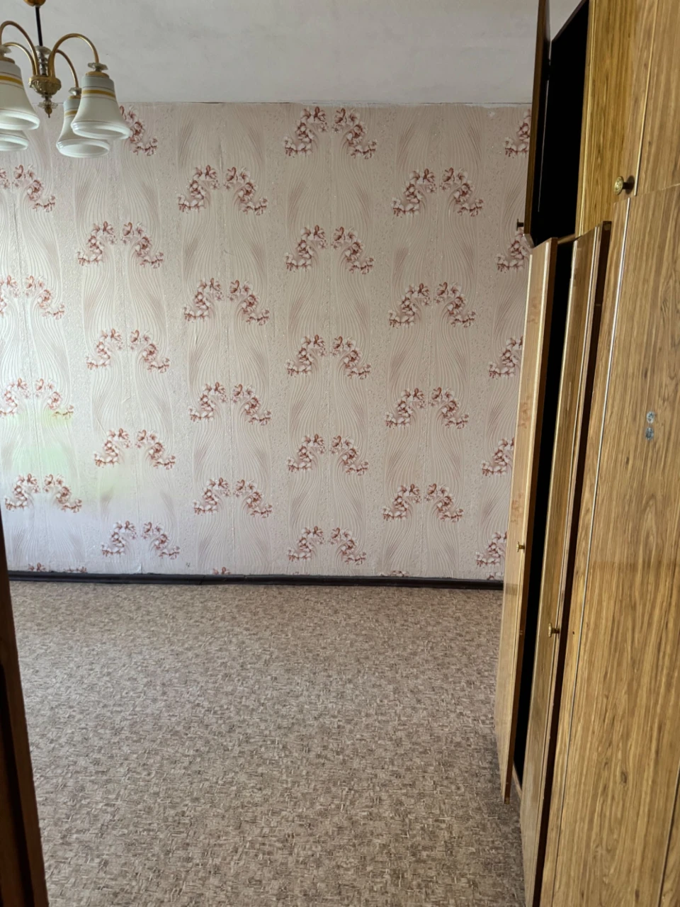 Продається двокімнатна квартира.