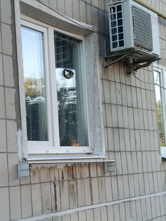 Продам двух кімнатну на першому поверсі двух поверхового буд
