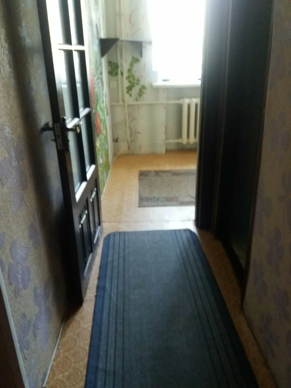Продам 2-х кімнатну.  Центр. Площадь.