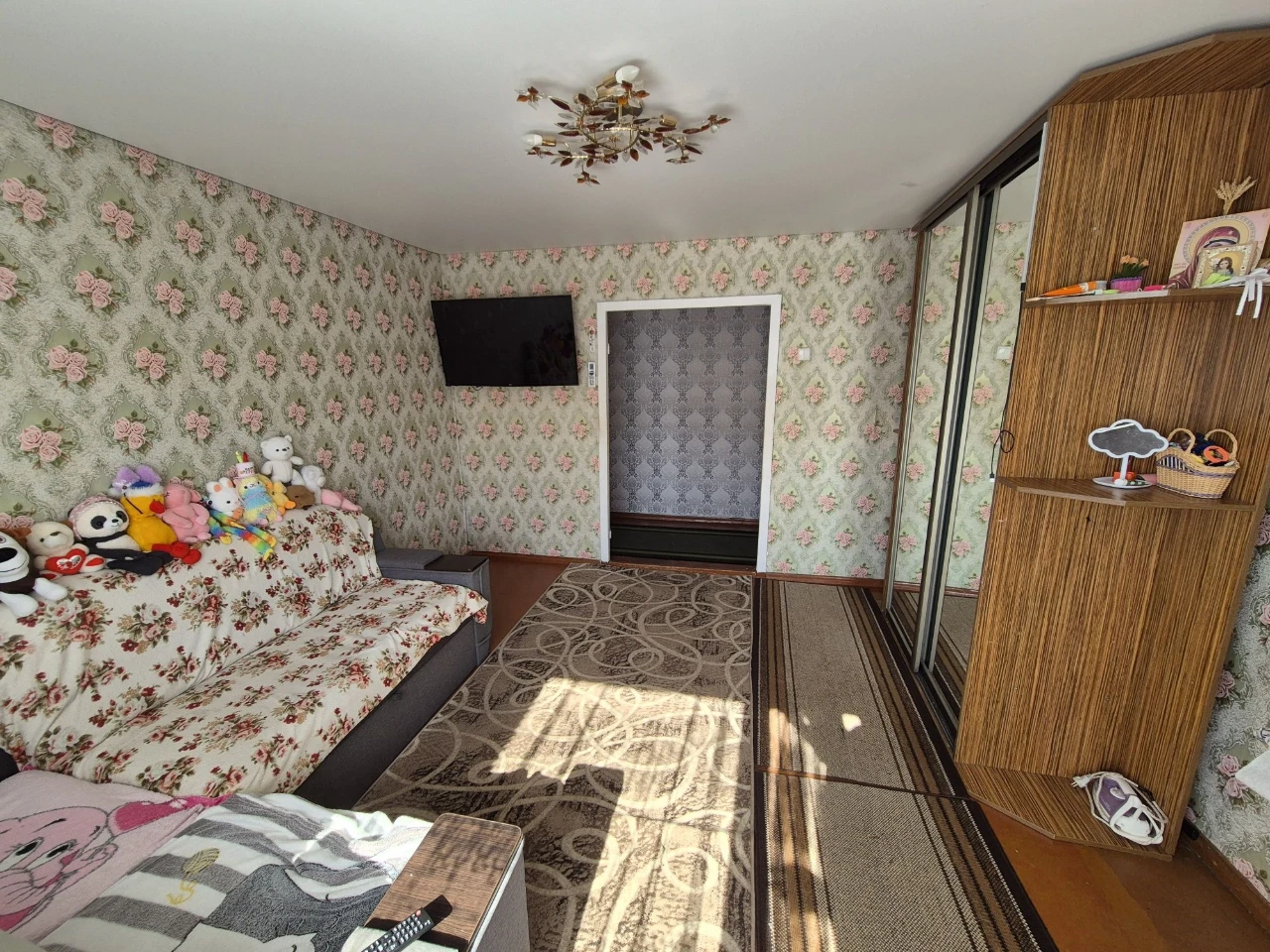 Срочно продам трехкомнатную в центре с видом на море