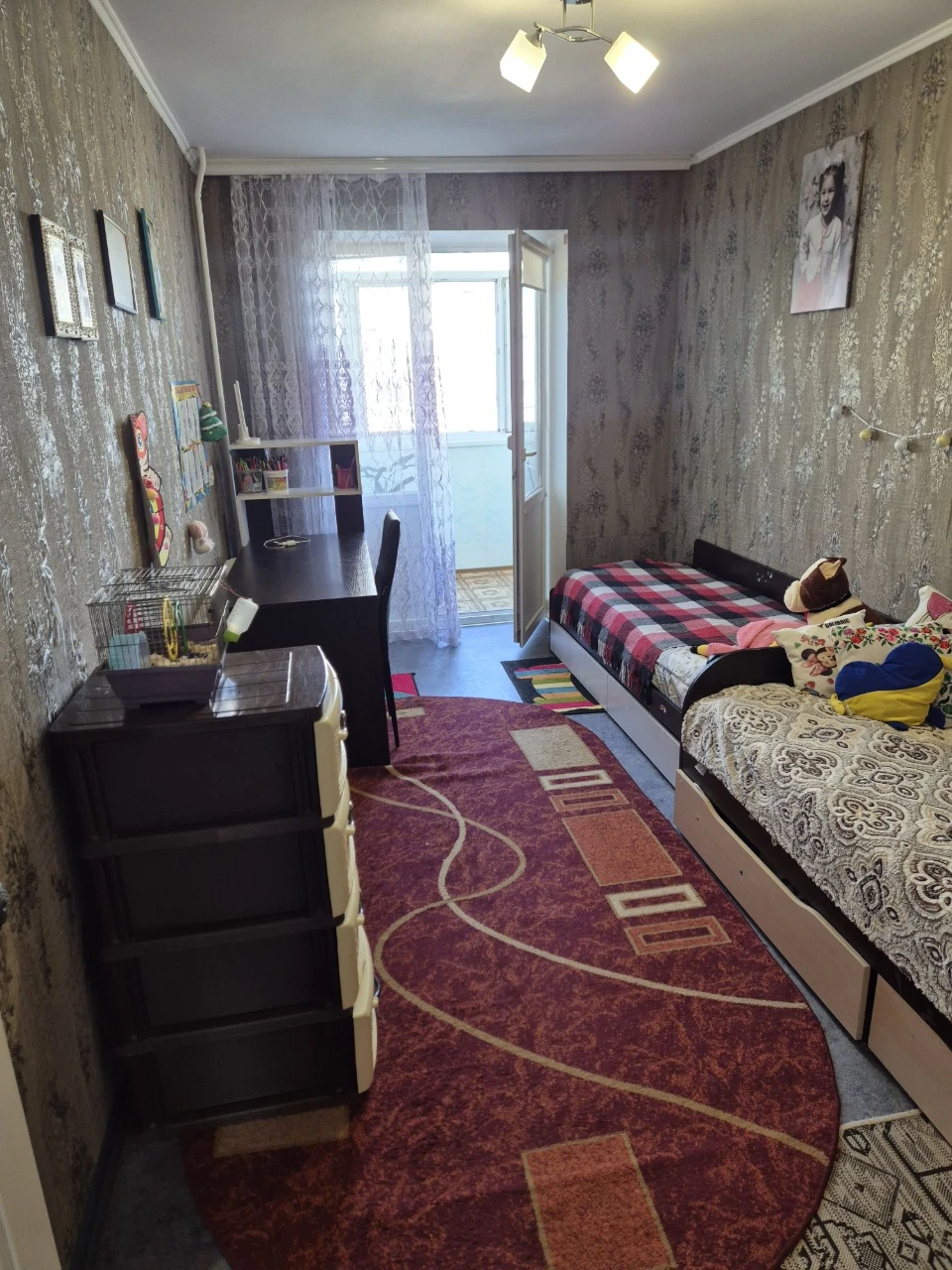 Срочно продам трехкомнатную в центре с видом на море