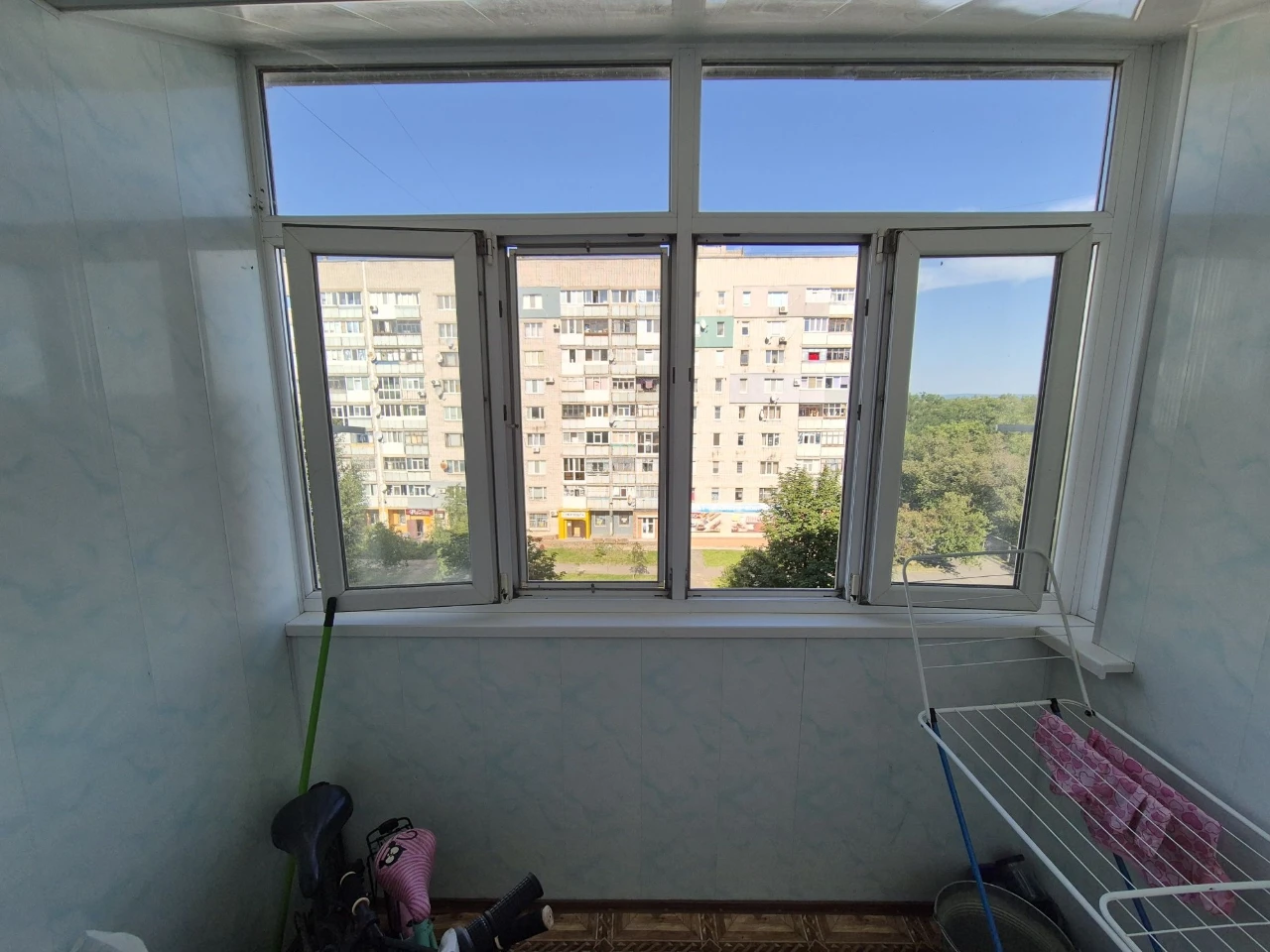 Срочно продам трехкомнатную в центре с видом на море