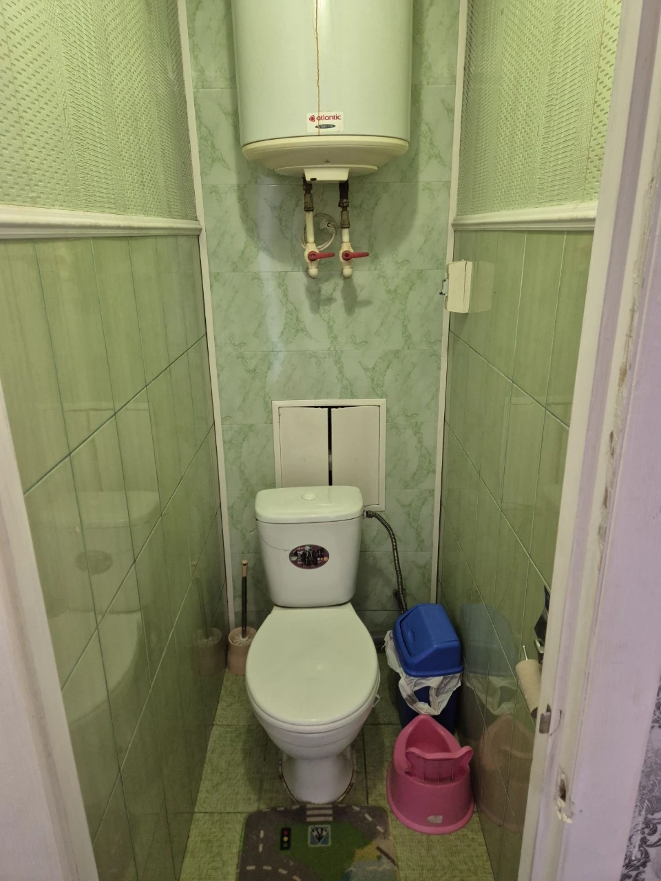 Срочно продам трехкомнатную в центре с видом на море