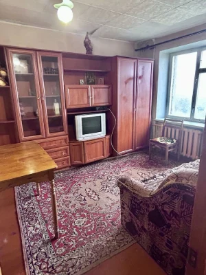 Продається 1-кімнатна квартира, яка фактично має дві кімнати