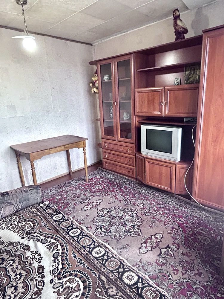 Продається 1-кімнатна квартира, яка фактично має дві кімнати