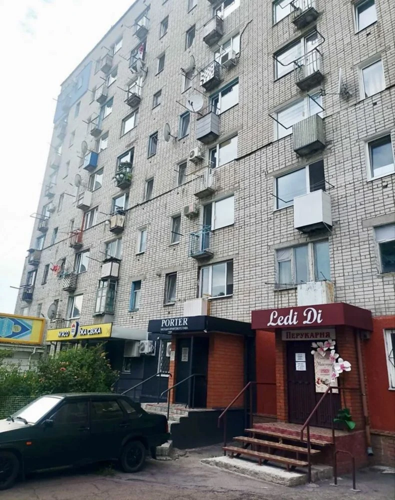 Продається 1-кімнатна квартира, яка фактично має дві кімнати