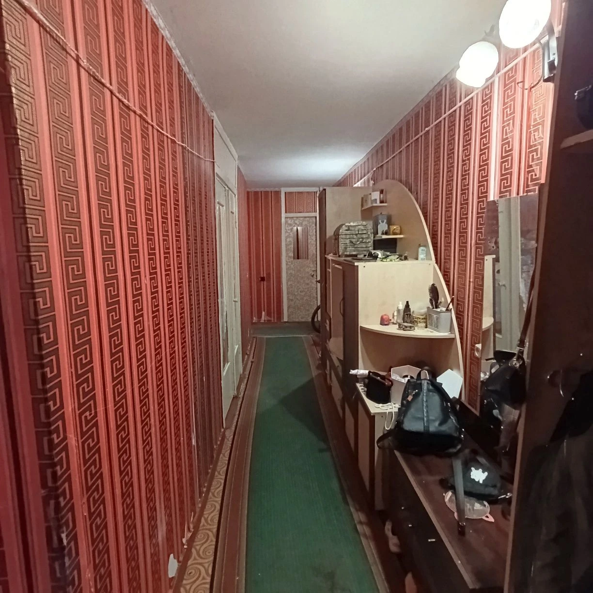Sale of a 3-room apartment in Svitylovsk.