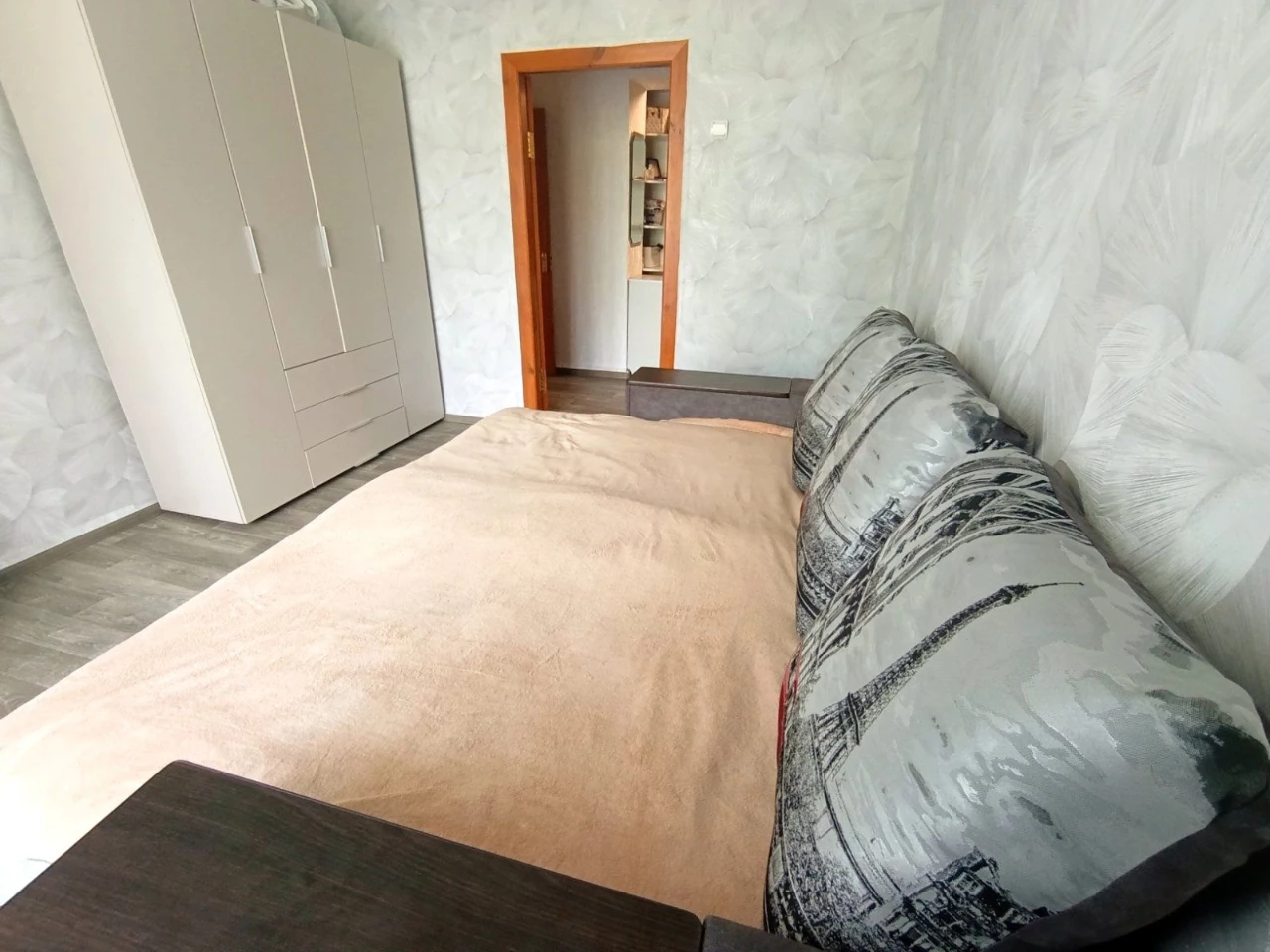 Продам квартиру, район площі.
