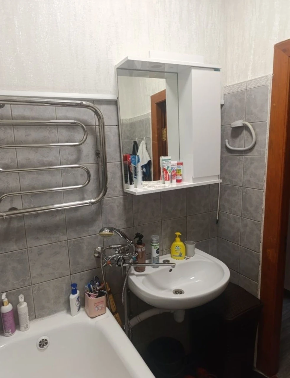 Продам квартиру, район площі.