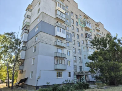 Продам 3-кімнатну квартиру біля стадіону 27000