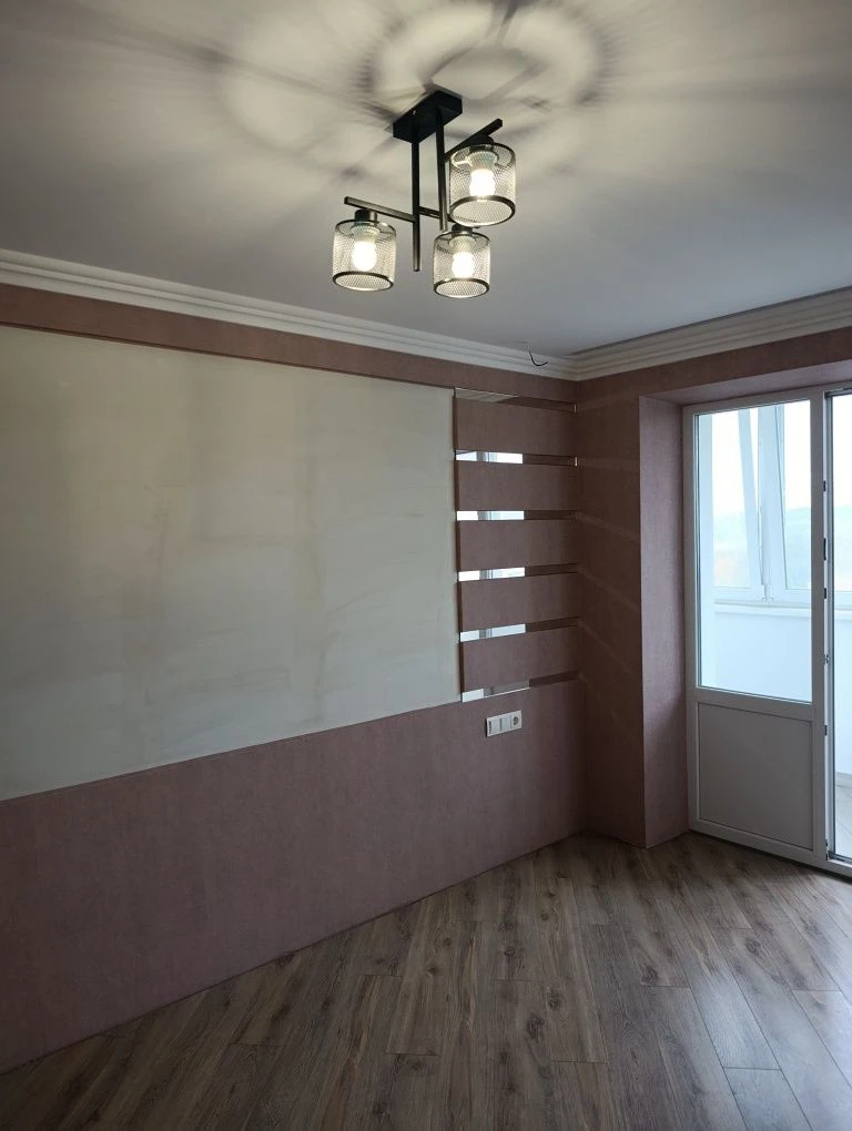 Продається 2 кімнатна квартира з ремонтом