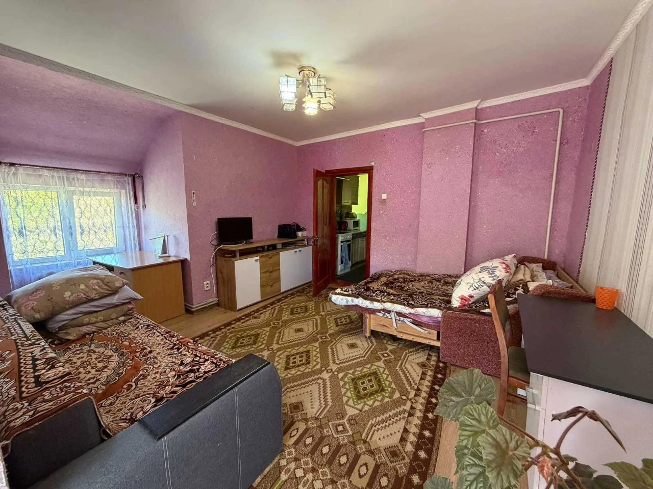 Продається простора 3-кім. квартира, з видом на гори у м. Бо