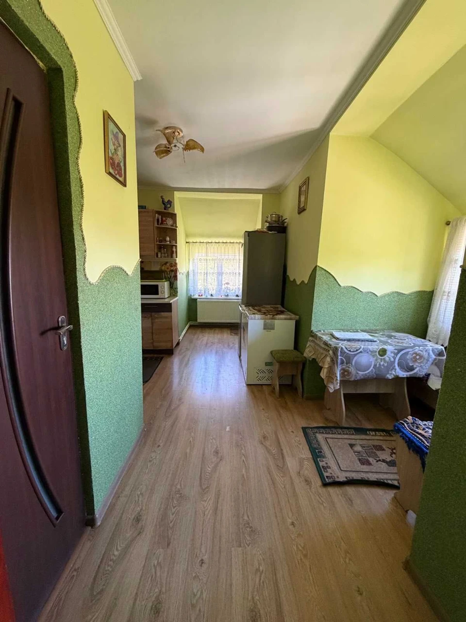 Продається простора 3-кім. квартира, з видом на гори у м. Бо