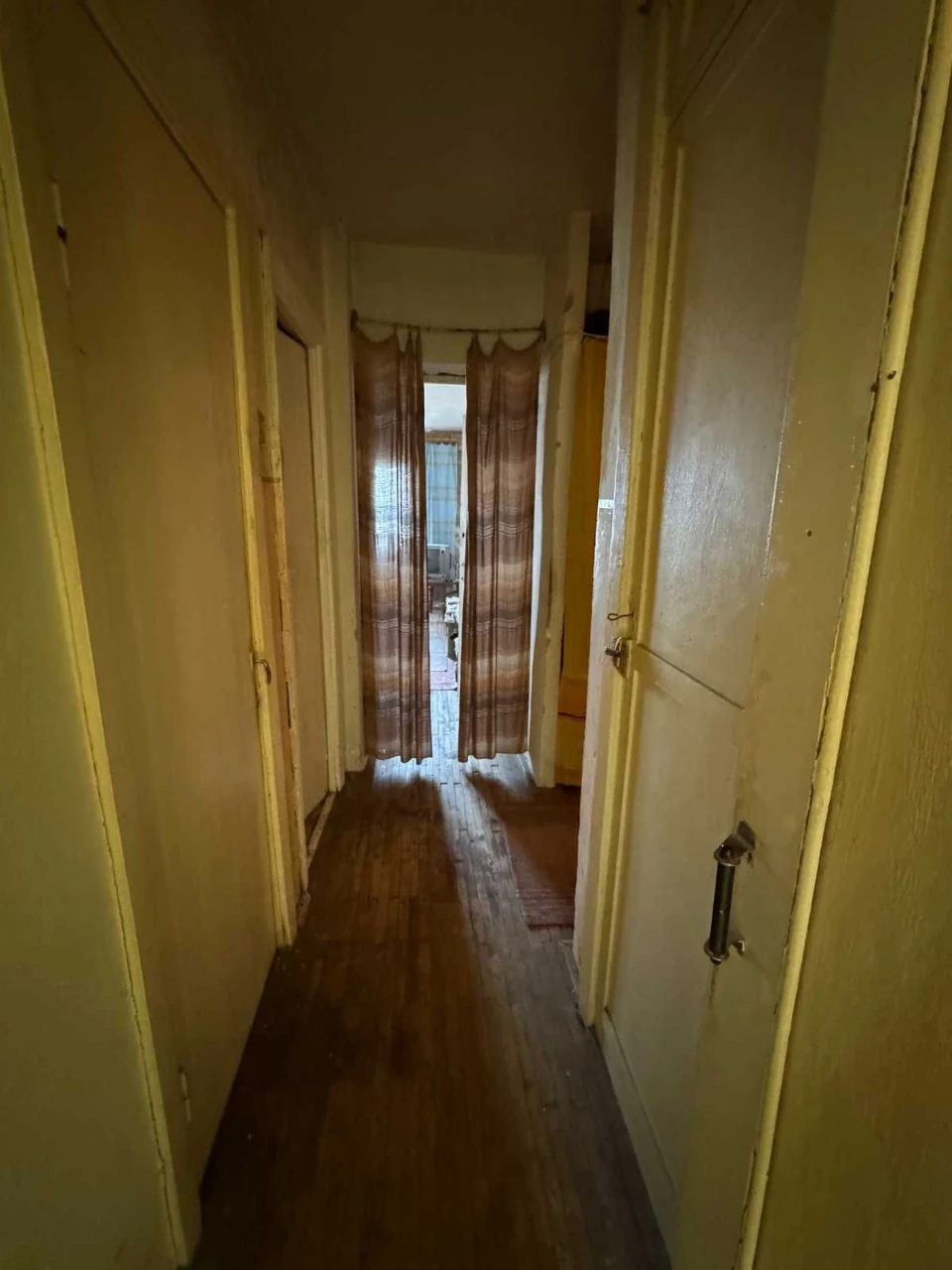 Продаж 4-х кімнатної квартири, під ремонт, вул. Коваліва, м.