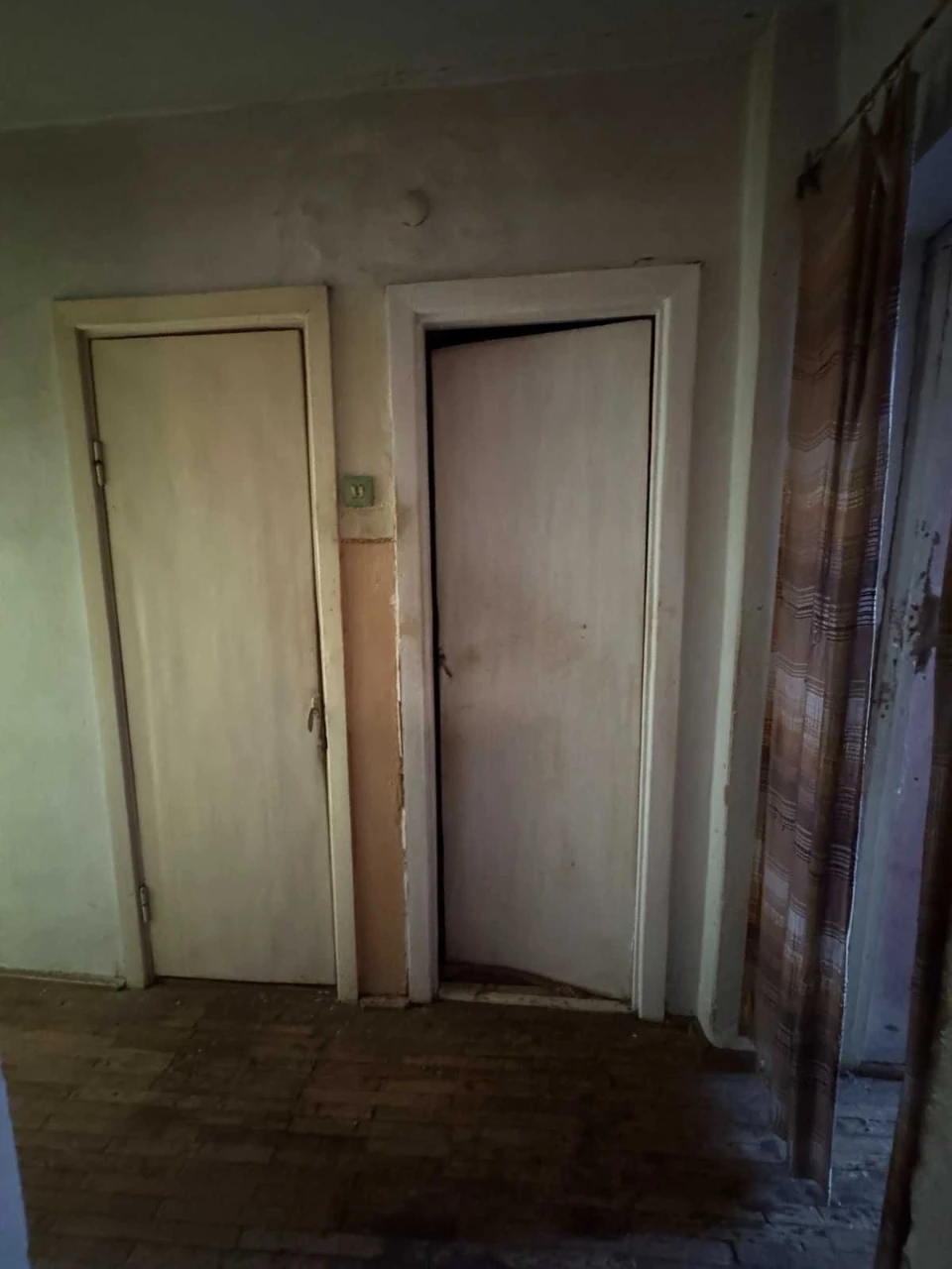 Продаж 4-х кімнатної квартири, під ремонт, вул. Коваліва, м.