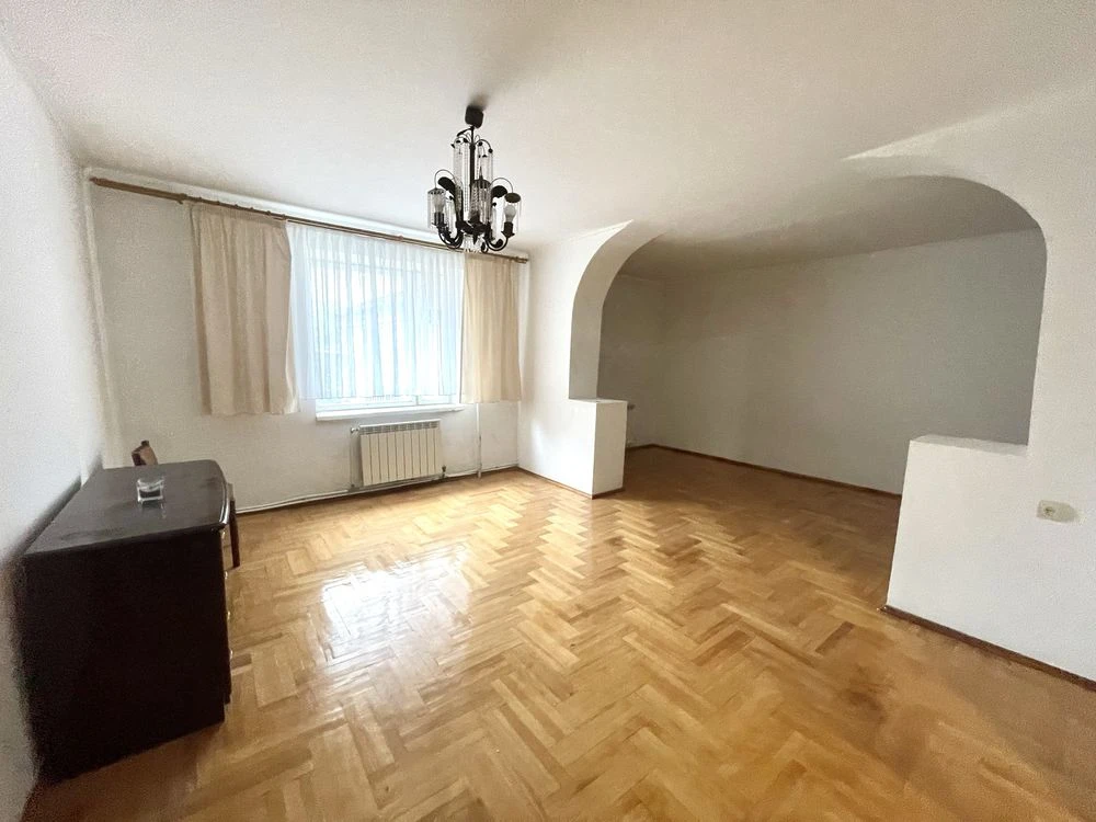 Продається трикімнатна квартира 90м2 в Бродах