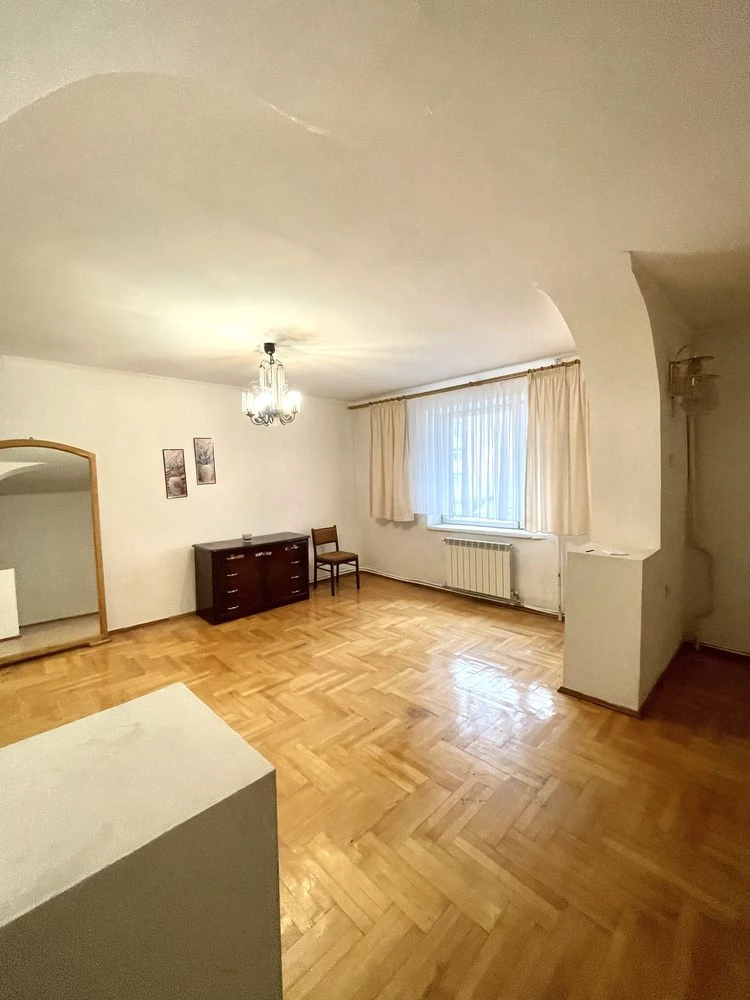 Продається трикімнатна квартира 90м2 в Бродах