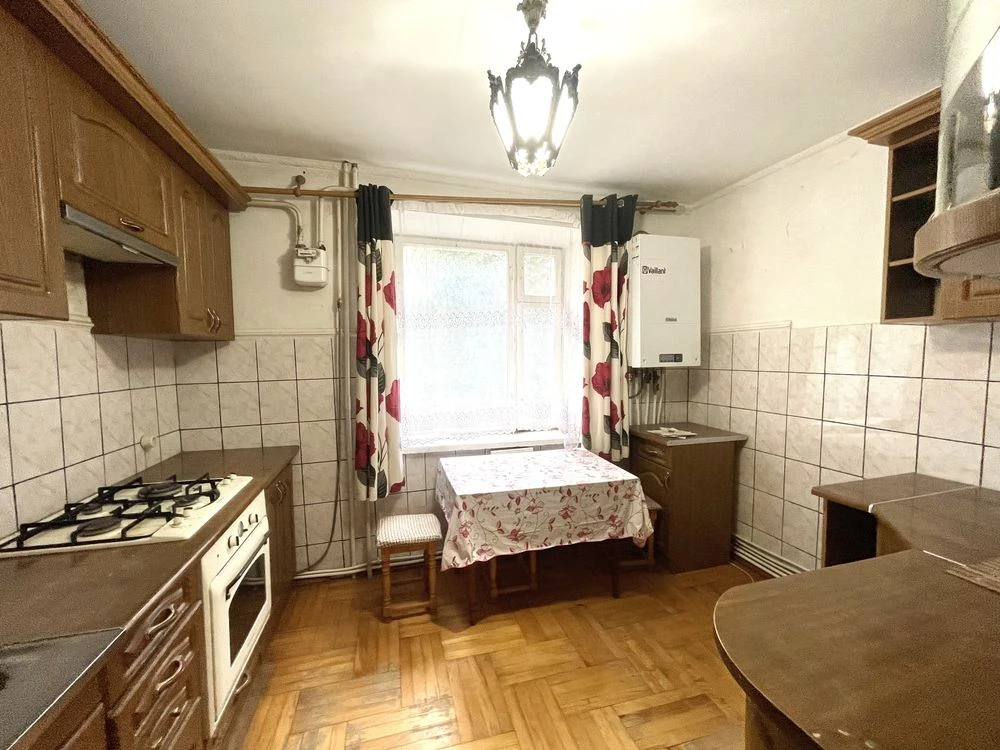 Продається трикімнатна квартира 90м2 в Бродах