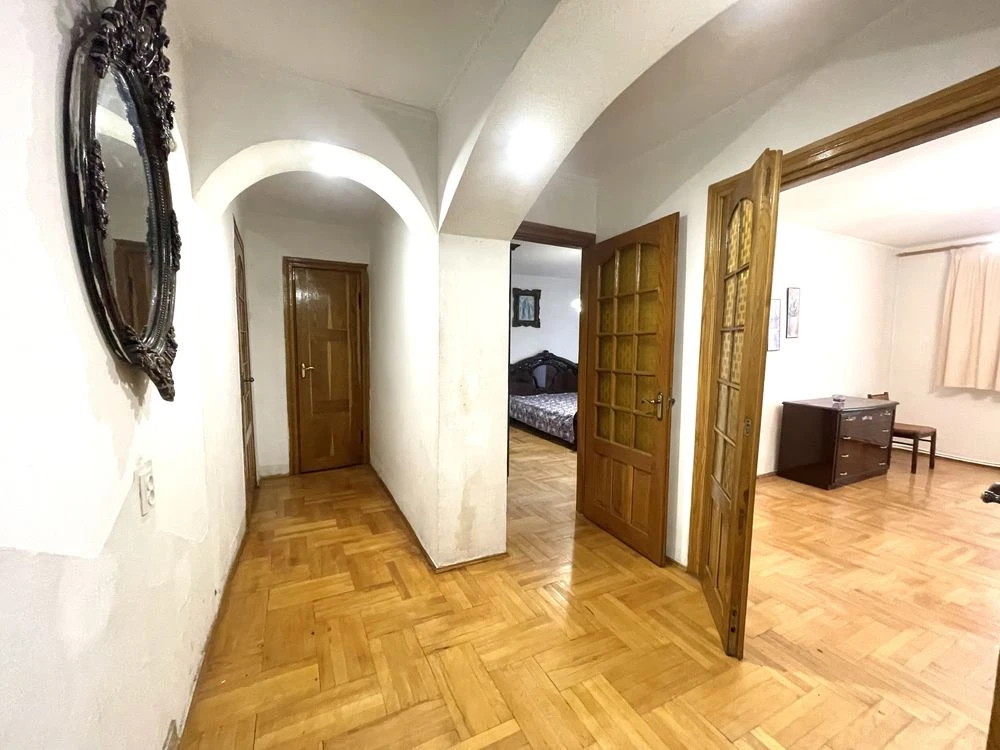 Продається трикімнатна квартира 90м2 в Бродах