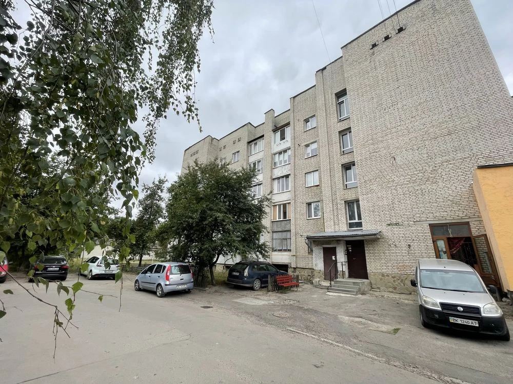 Продається трикімнатна квартира 90м2 в Бродах