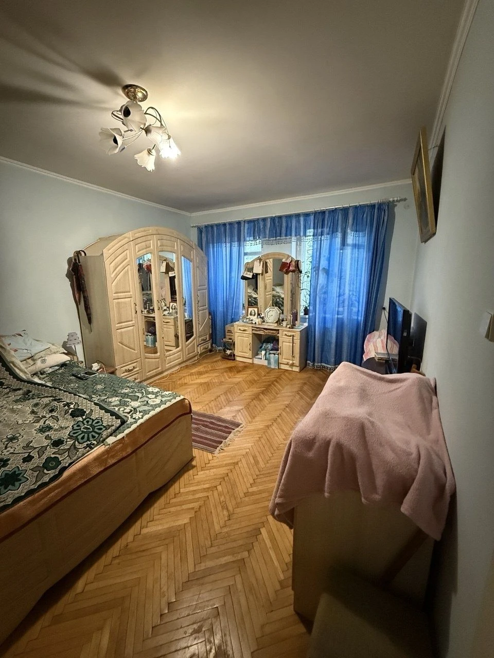 Продається 2-х кімнатна квартира в центрі м.Броди, біля поча
