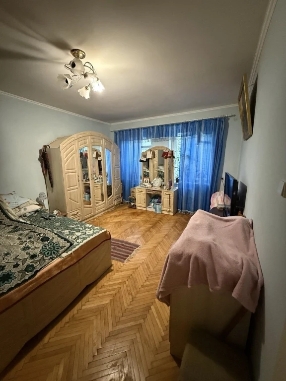 Продається 2-х кімнатна квартира в центрі м.Броди, біля поча