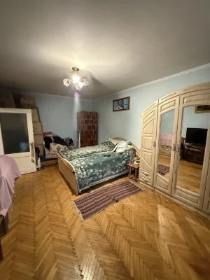 Продається 2-х кімнатна квартира в центрі м.Броди, біля поча