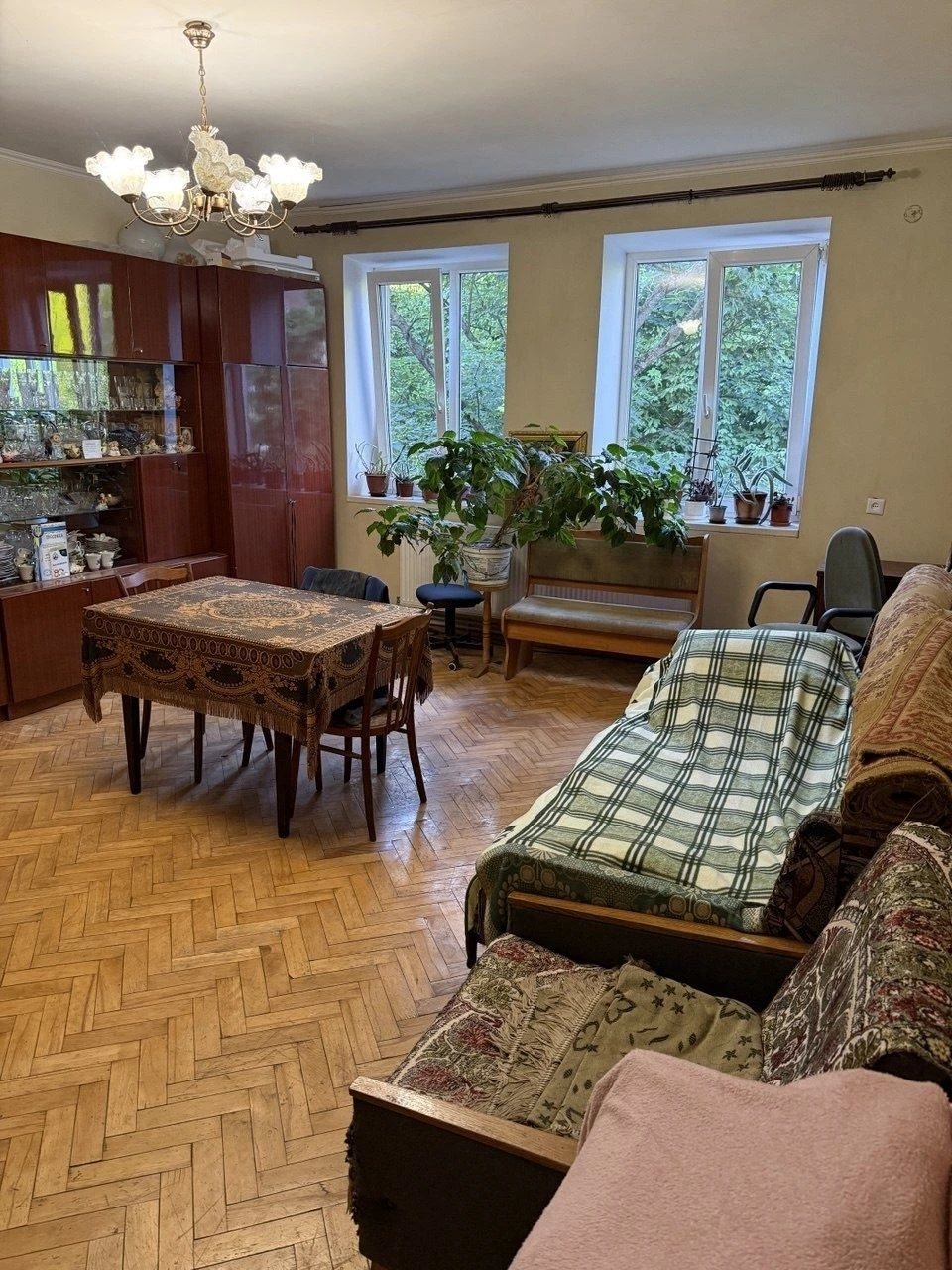Продається 2-х кімнатна квартира в центрі м.Броди, біля поча