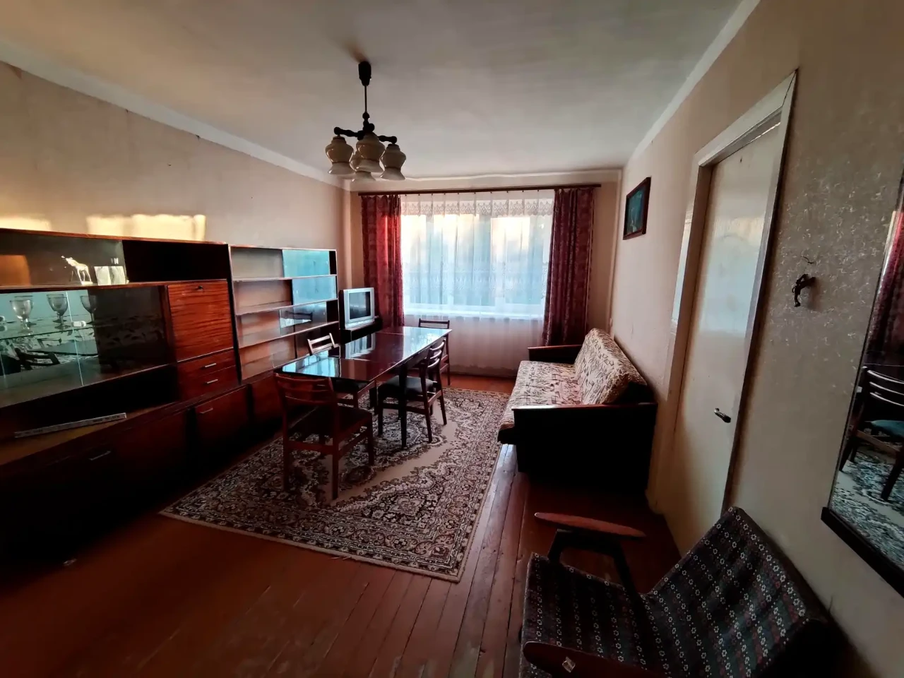 Продаж квартири 2-кімн. 50 м² 1/7 пов.
