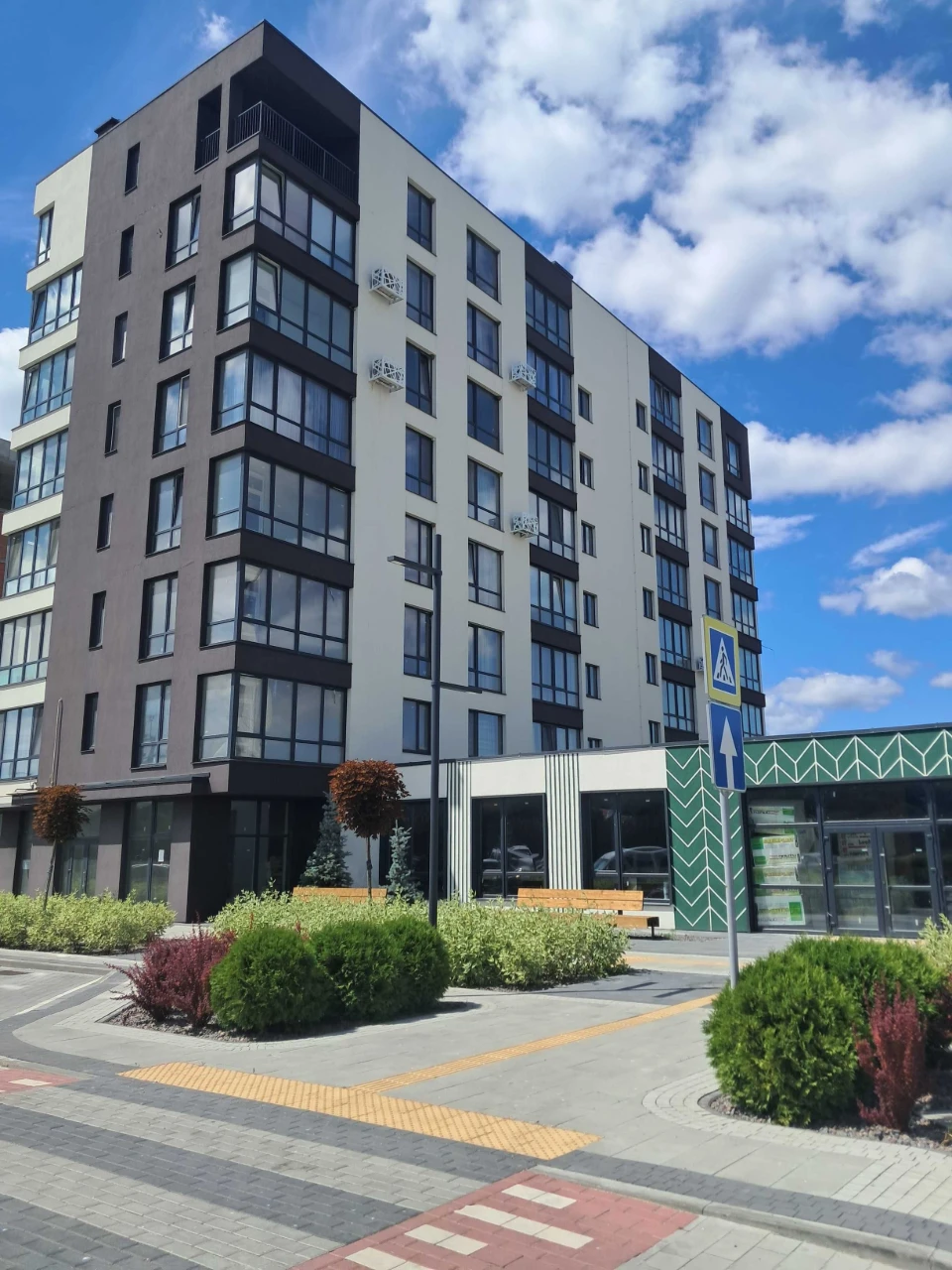 Продам 1 кімнатну нову квартиру. Ремонт. Меблі. Городок.Льві