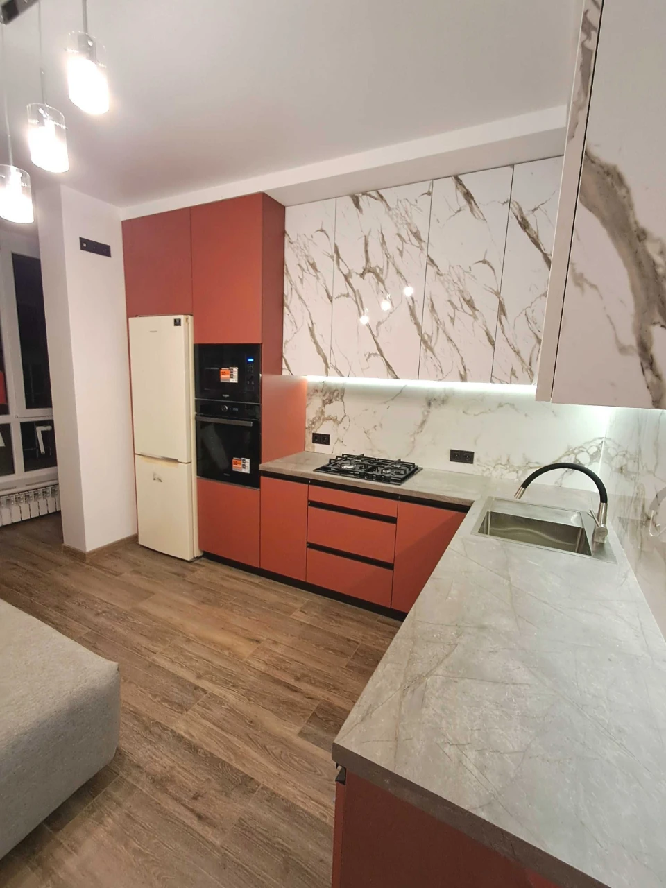 Продам 1 кімнатну нову квартиру. Ремонт. Меблі. Городок.Льві