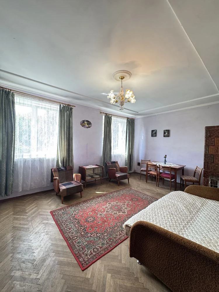 Продаж великої трикімнатної квартири центр місто Городок