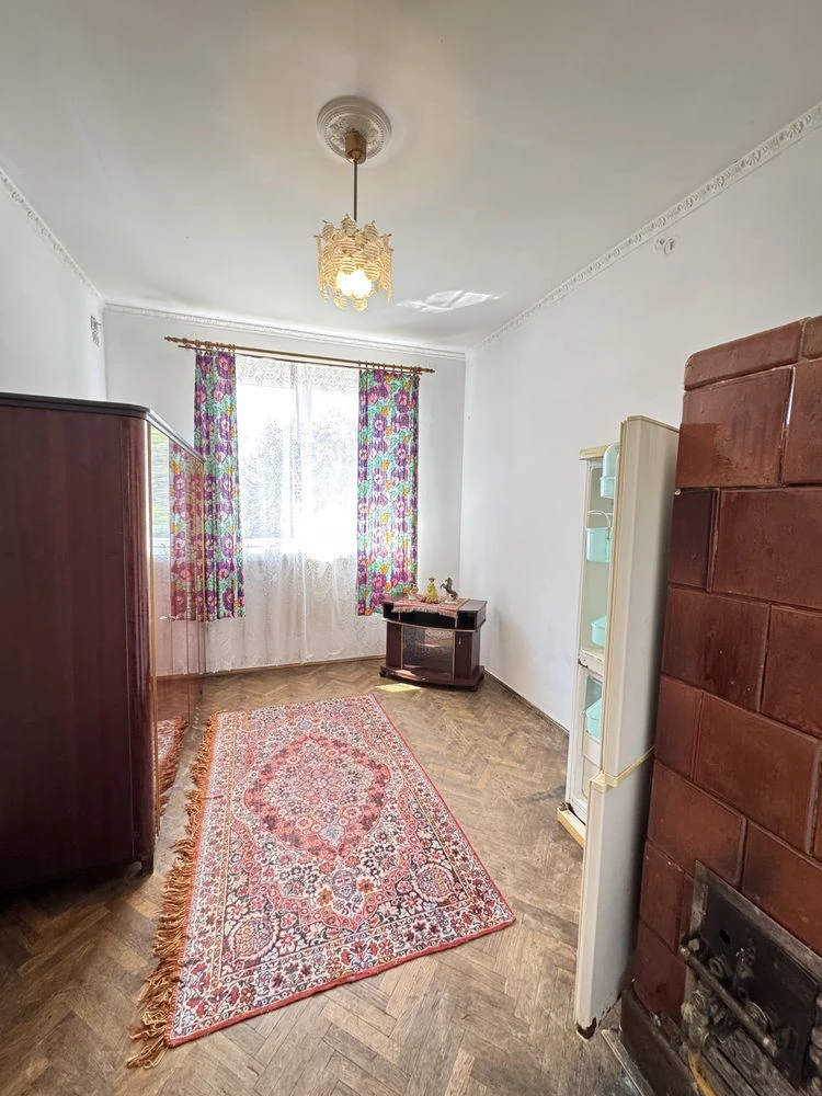 Продаж великої трикімнатної квартири центр місто Городок