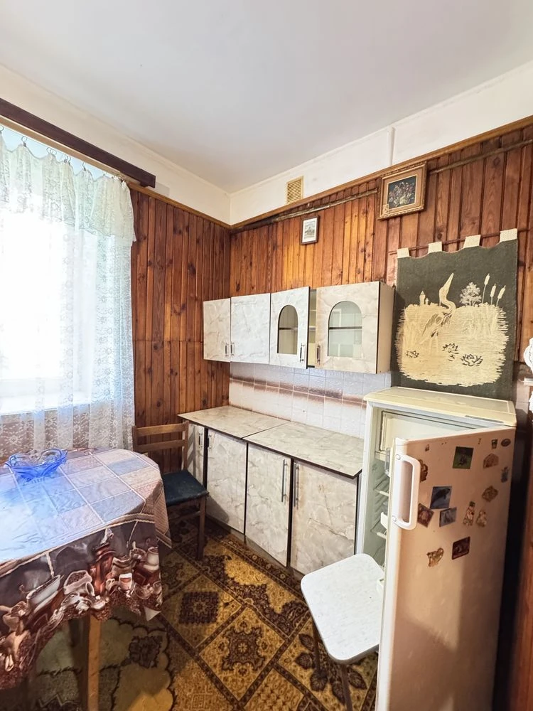 Продаж великої трикімнатної квартири центр місто Городок