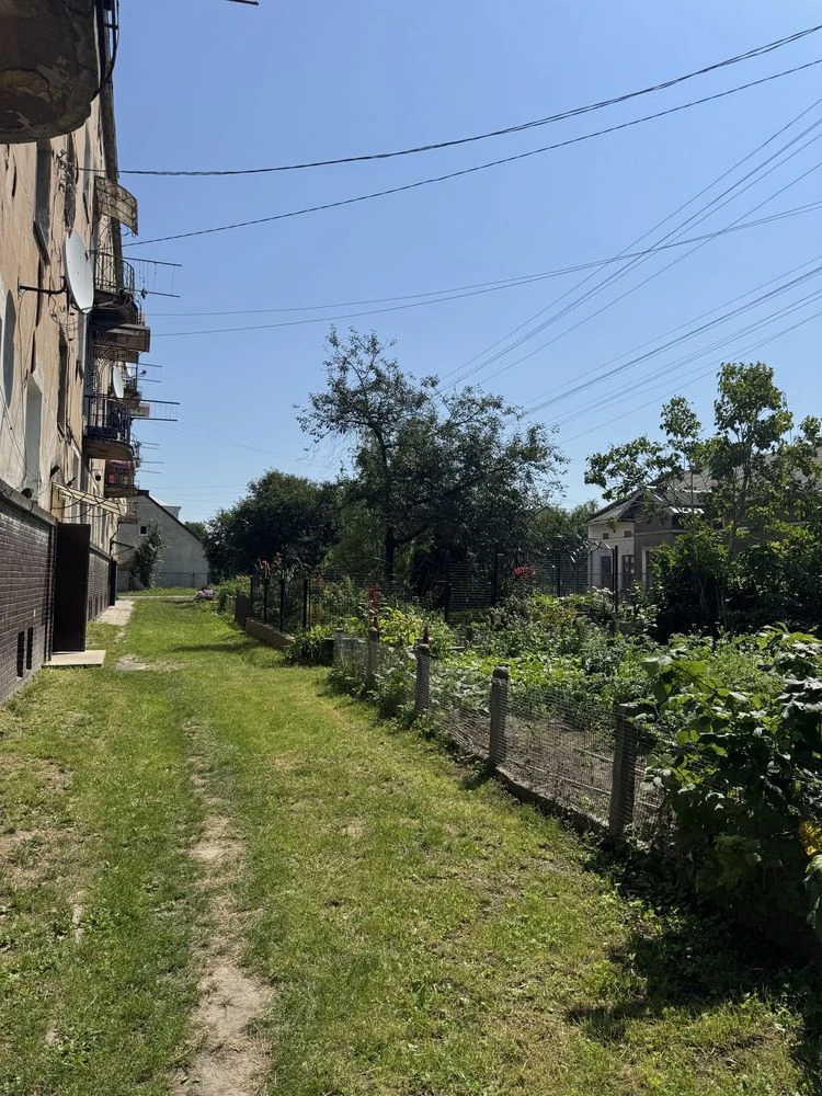 Продаж великої трикімнатної квартири центр місто Городок