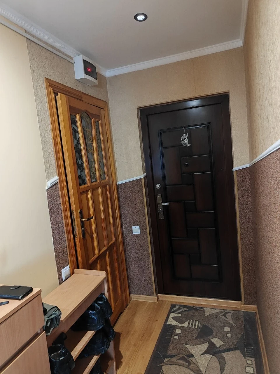 Продається 2-х кімнатна кв 45 квадратів та балкон. Вулиця За