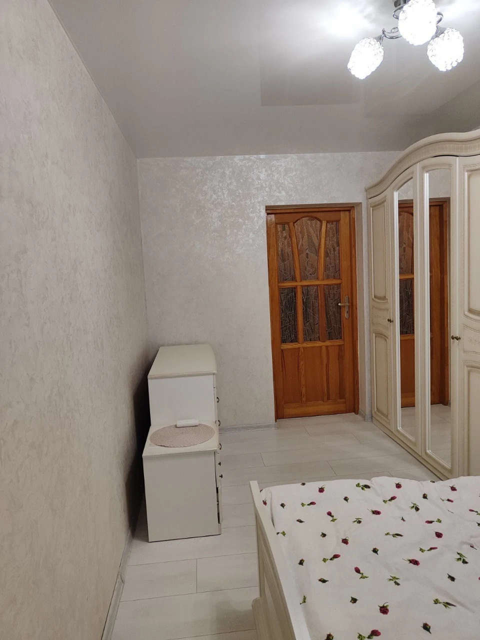 Продається 2-х кімнатна кв 45 квадратів та балкон. Вулиця За