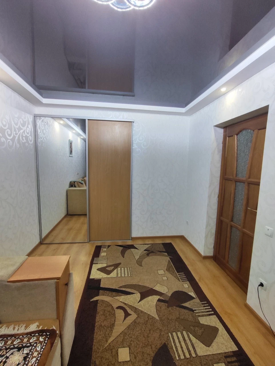 Продається 2-х кімнатна кв 45 квадратів та балкон. Вулиця За