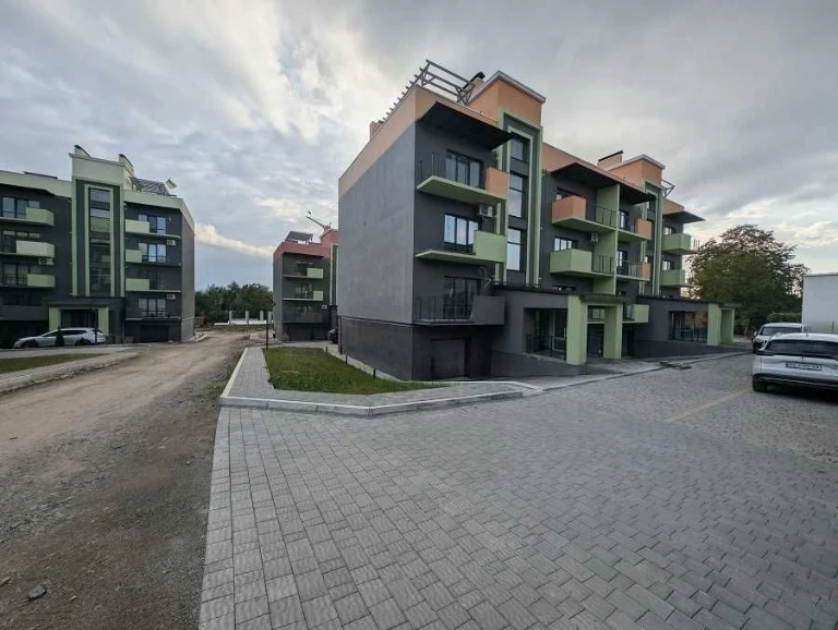 Продаж 2-кімнатної квартири-студії в ЖК «Долина Троянд», вул