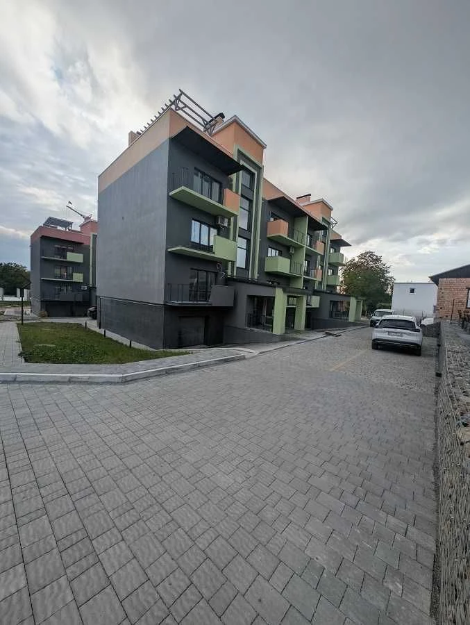 Продаж 2-кімнатної квартири-студії в ЖК «Долина Троянд», вул