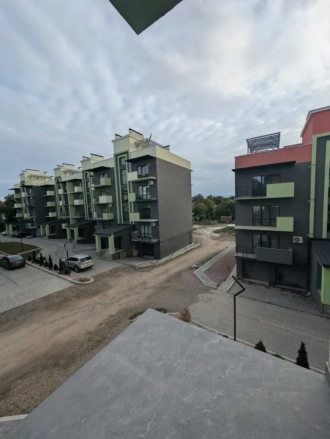 Продаж 2-кімнатної квартири-студії в ЖК «Долина Троянд», вул