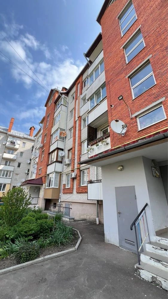 Продається простора 3-кімнатна квартира площею 67 м² по вул