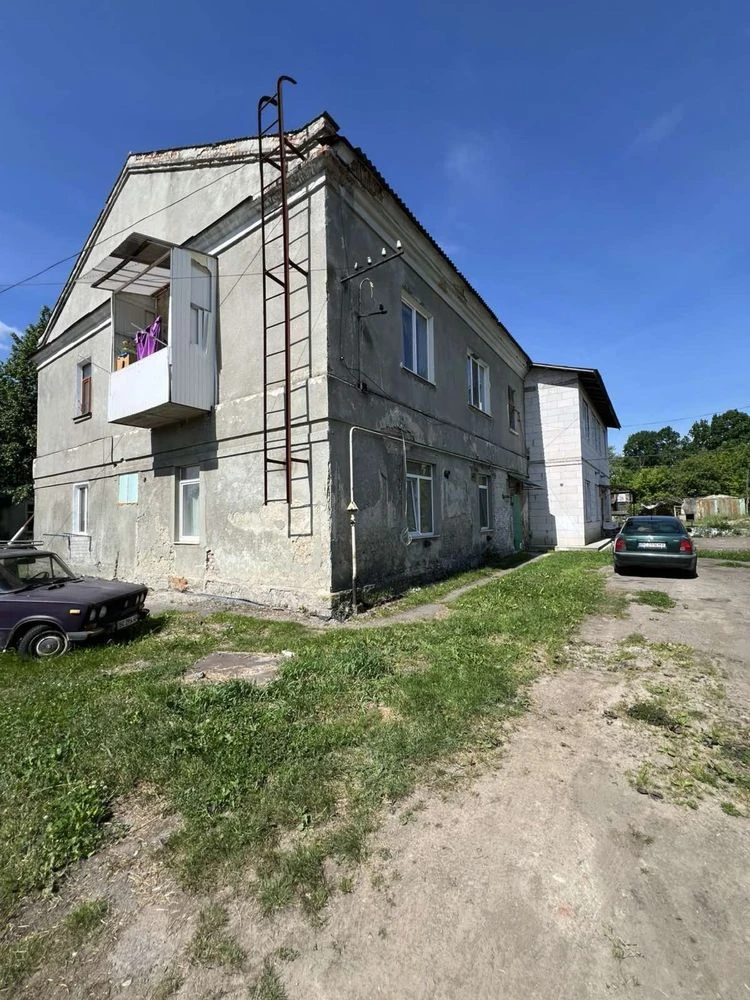 Продається велика 1х кімнатна квартира