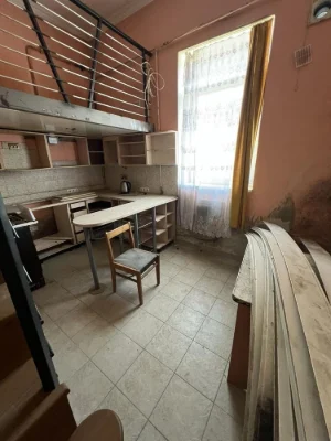 Продається велика 1х кімнатна квартира