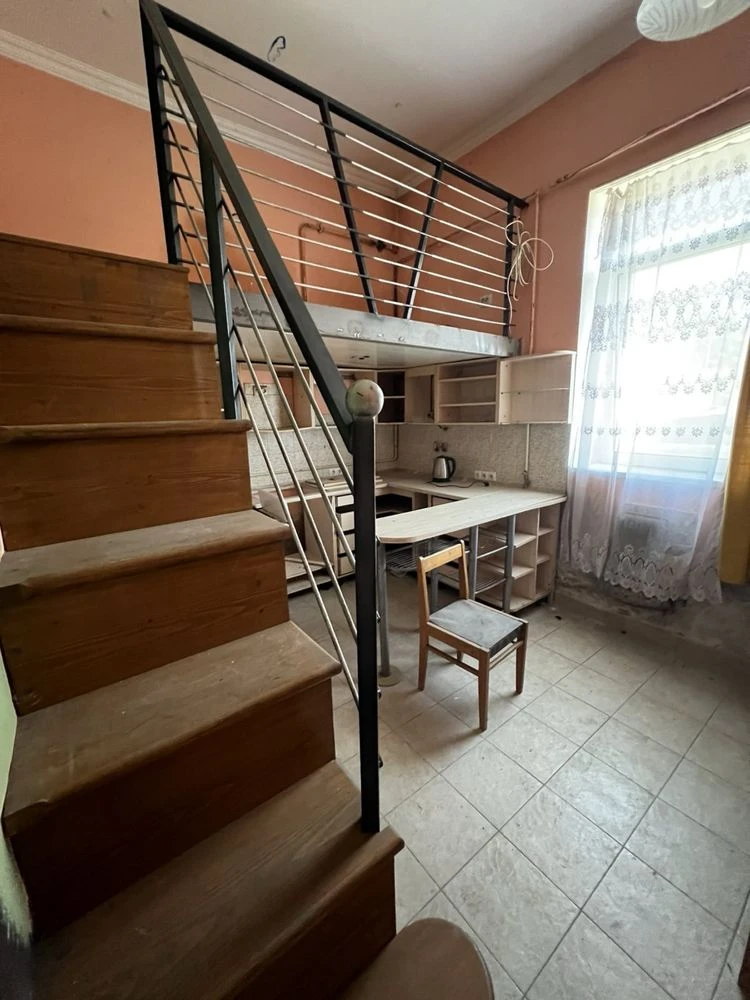 Продається велика 1х кімнатна квартира