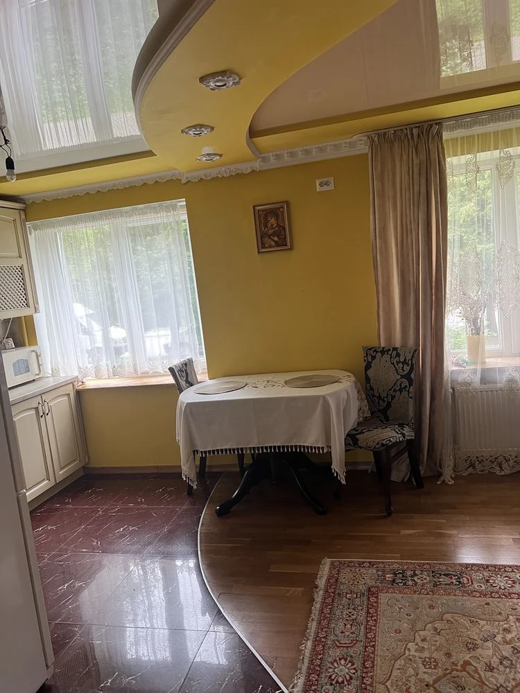 Продам 3-кімнатну квартиру. Високий Перший поверх