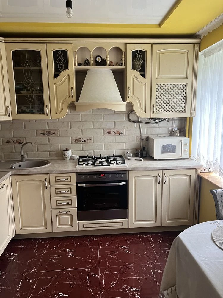 Продам 3-кімнатну квартиру. Високий Перший поверх