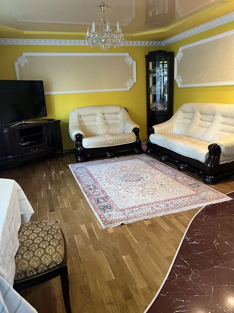 Продам 3-кімнатну квартиру. Високий Перший поверх